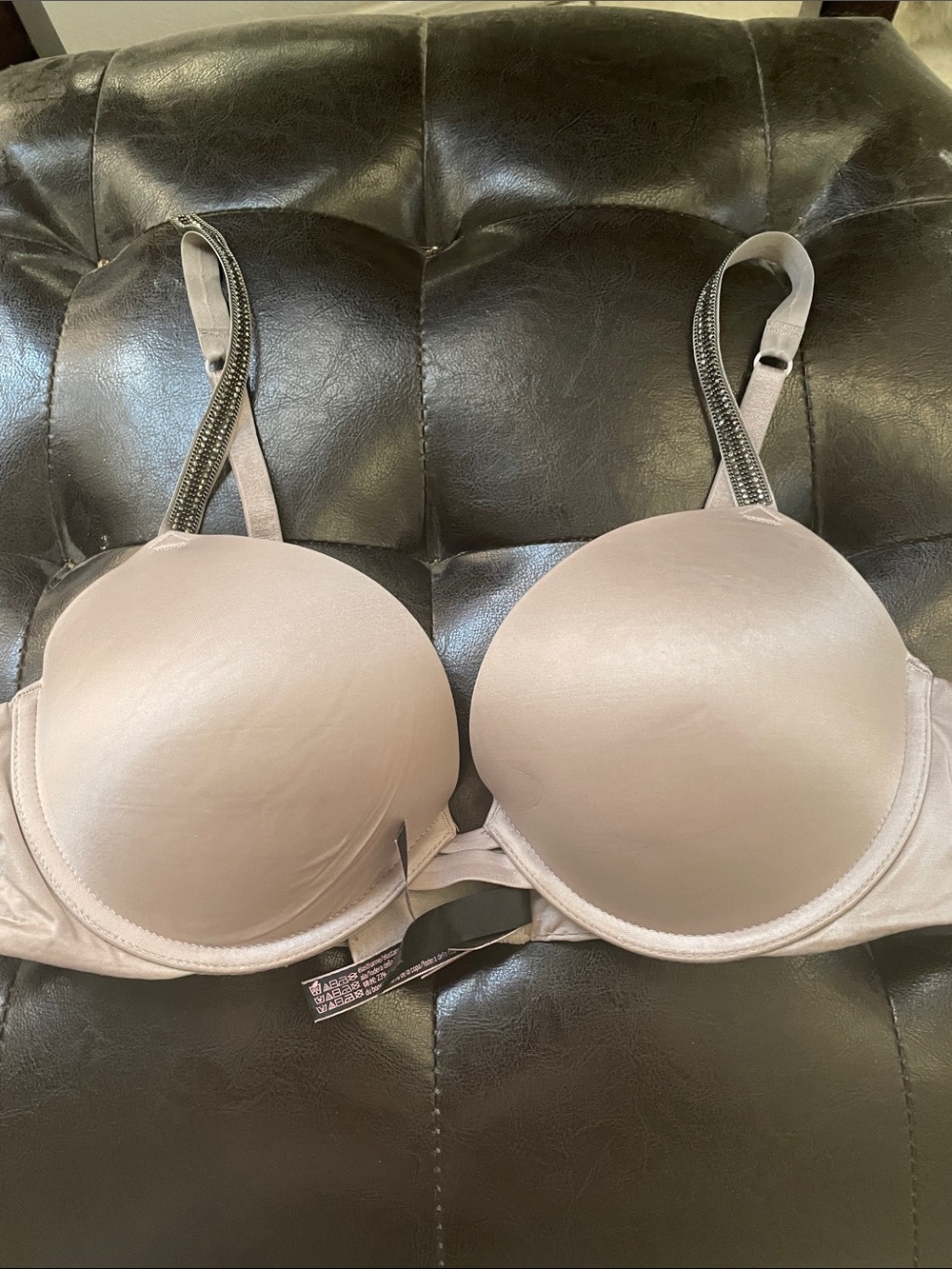Victoria’s Secret very sexy push up bra Smooth Molded Light Taupe 38b